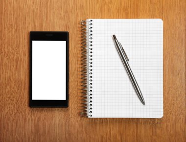 İş ve eğitim kavramı - smartphone ve not defteri