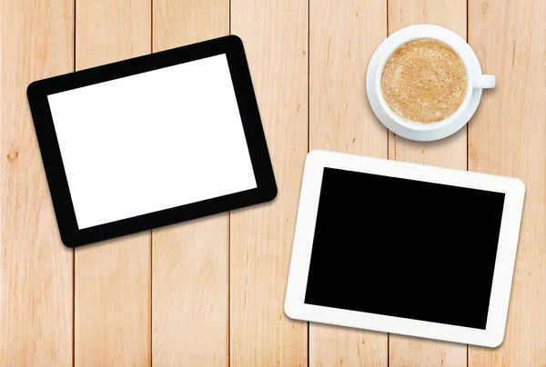 Dos tabletas y café en una mesa de madera — Foto de Stock