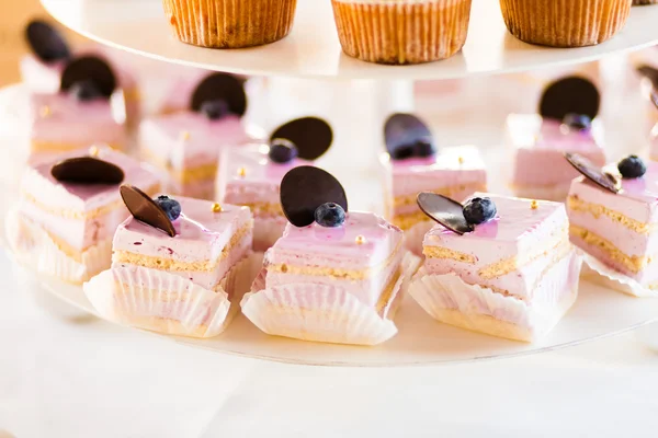 Postres de arándanos en el plato — Foto de Stock