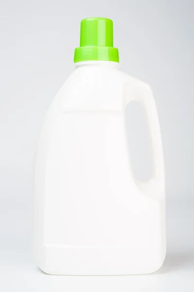 Біла пляшка прибирання ізольована — стокове фото