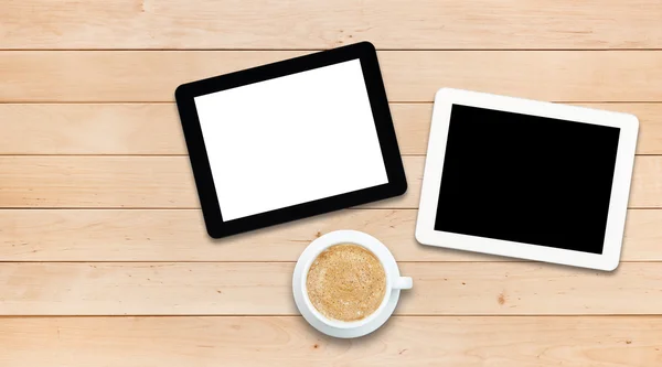 Dos tabletas y café en una mesa de madera — Foto de Stock