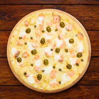 Zeytinli pizza lezzetli deniz ürünleri