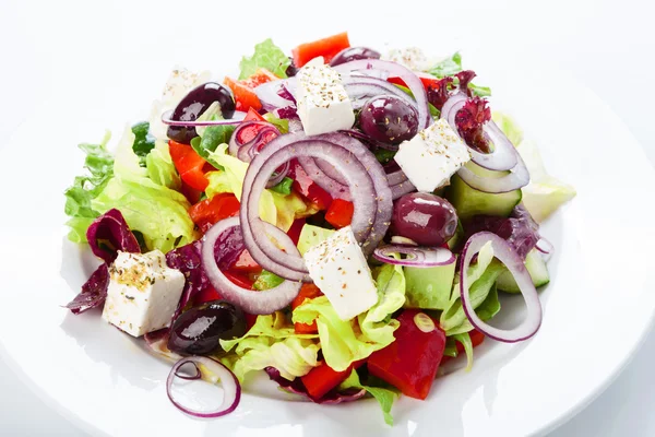 Restauracja zdrowej żywności - sałatka grecka — Zdjęcie stockowe