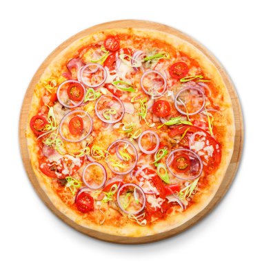 Soğan, pastırma ve kiraz domates ile lezzetli pizza