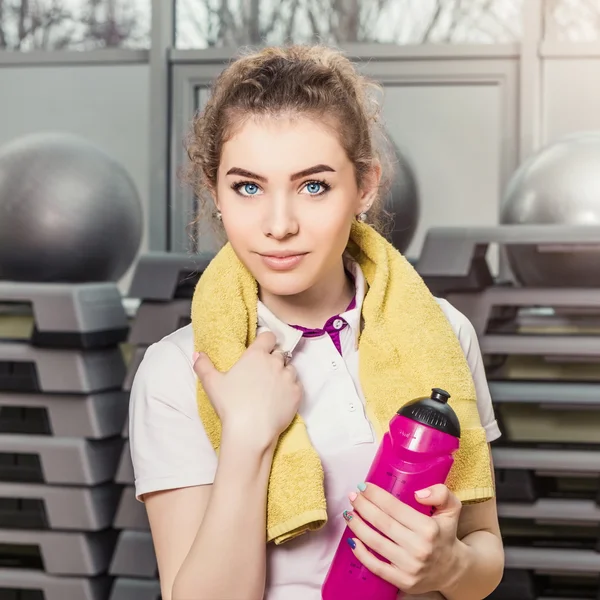 Portrait of a young woman in fitness club — Stock Photo, Image