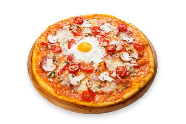 Mantar, pastırma ve yumurta ile lezzetli pizza