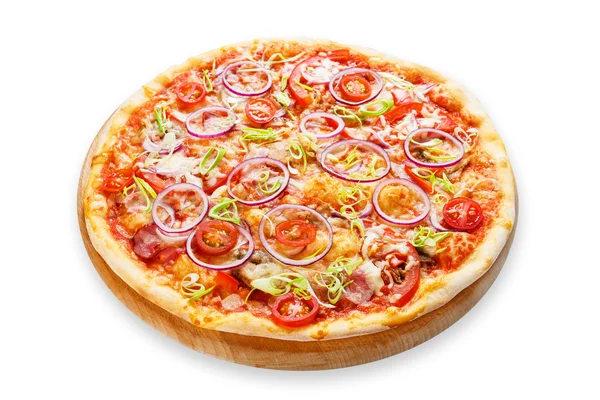 Deliziosa pizza con cipolle, pancetta e pomodoro ciliegia — Foto Stock