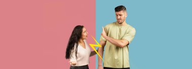 İki birey anlaşmazlık içindeyken, biri hayal kırıklığını ifade ederken diğeri sükunet için işaret ediyor. Arkaplan renkleri zıt, gerilim ve duyguları artırıyor.