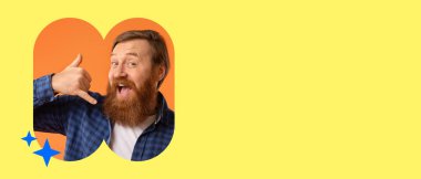 Sakallı neşeli bir adam eliyle bir telefon hareketi yaparken gülümsüyor. Renkli kolaj arka planı parlak sarı ve turuncu tonlara sahip, canlı bir atmosfer yaratıyor..