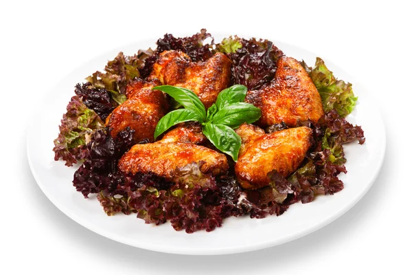 Fried roasted chicken wings on lettuce — Stock Photo, Image