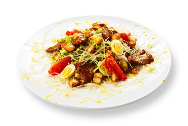 Verse voorgerecht - vlees salade met tomaten en eieren — Stockfoto