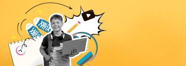 Neşeli bir çocuk elinde bir tablet tutuyor. Etrafı defter, kalem, kulaklık ve spor ayakkabılarla çevrili. Canlı arka plan ve oyuncu unsurlar eğlenceli bir öğrenme ortamını vurguluyor.