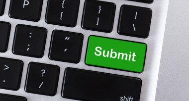 Bilgisayar tuş takımının yeşil düğmesine sözcük gönder