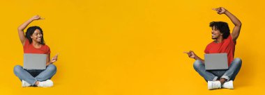 İki kişi dizüstü bilgisayarlarla yerde oturuyor. Gülümseyip işaret ediyorlar, neşe ve takım çalışmasını ifade ediyorlar. Parlak sarı arka plan, sahneye neşeli ve enerjik bir hava katar..