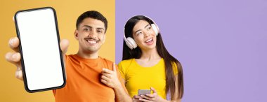 İki arkadaş renkli bir ortamda gündelik bir anın tadını çıkarır. Biri boş ekranlı bir akıllı telefonu gösterirken, diğeri gülüyor, kulaklık takıyor ve cep telefonu takıyor, eğlenceli bir atmosfer yaratıyor..