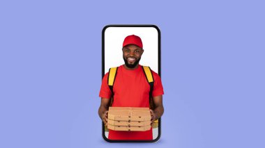 Neşeli bir teslimatçı akıllı telefon ekranından çıkarken elinde pizza kutuları tutuyor. Parlak ve renkli ortam yemek teslimatının neşesini modern bir şekilde vurguluyor..