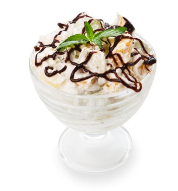 Lezzetli tatlı - meyve salatası krema ile karışık