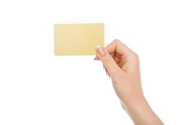 Boş plastik kredi kartı izole beyaz arka plan, yakın çekim, kesme, yan görünüm üzerinde tutan kadının el