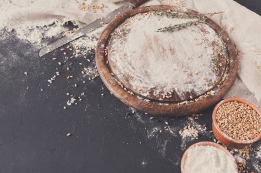 Arka plan pişirme, gemide ihbarı un. Ekmek pasta ve evde ekmek yapma kavramı. Kopya alanı