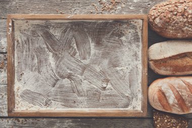 Ekmek fırın kopya alan arka plan, ahşap tepsi Üstten Görünüm