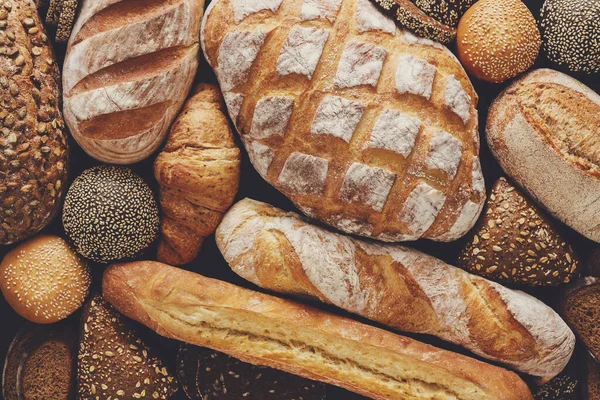 Ekmek arka plan, siyah, beyaz, siyah ve çavdar somun Üstten Görünüm