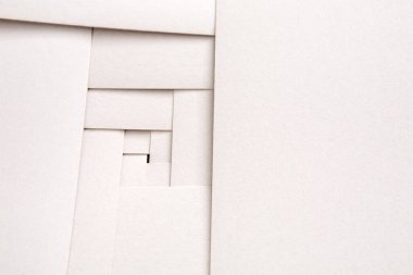 Kağıt geometrik kompozisyon, arka plan. Beyaz çarşaflar, Labirent desen, kopya alanı yaratıcı kompozisyon