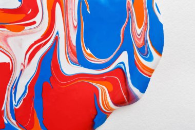 Sıvı Ebru boya arka plan. Boyama beyaz soyut doku sıvısı. Akrilik canlı renkler renkli karışımı.