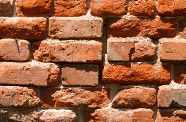 Bu, duvarda dizilmiş tuğlaları gösteren bir kolaj. Koleksiyonda farklı tonlarda tuğla ve dokular yer alıyor. Her tuğlanın kendine has bir görünümü ve tarzı var. Mozaik bir görünüm oluşturuyor..