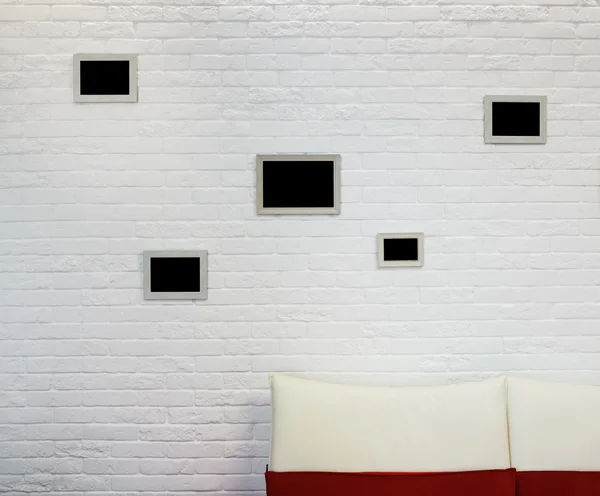 Empty picture frame at white brick wall — Stock Photo, Image