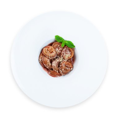 Kırmızı pancar mantı rokfor doldurma ile