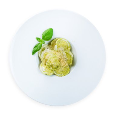 Yeşil ıspanak ve ricotta peynirli ravioli