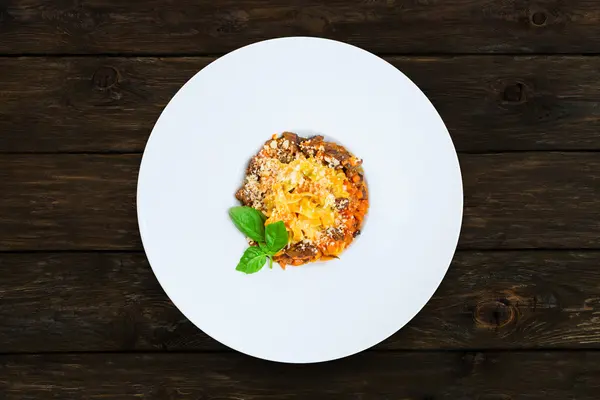 Traditional italian pasta with beef — Stock Photo, Image