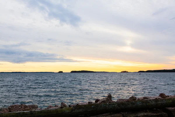 Zonsondergang onder het meer — Stockfoto