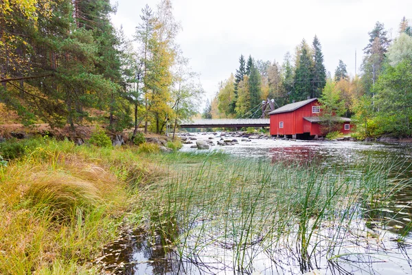 Landskap med flod — Stockfoto