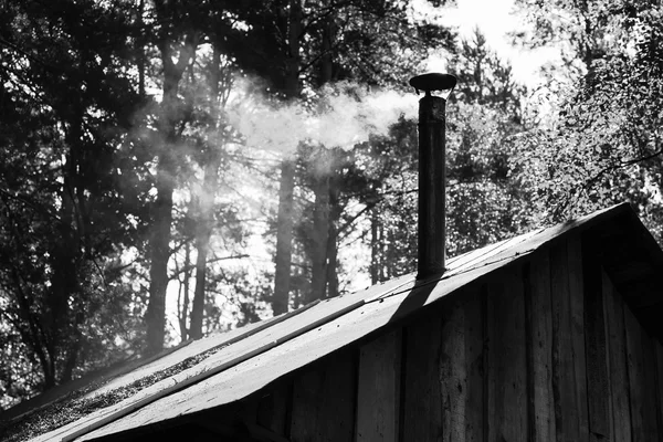 La fumée venant de la cheminée — Photo