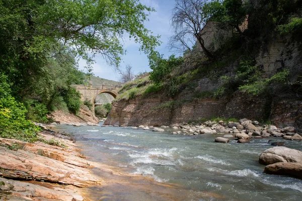 Dagestan Vesnice Majalis Řeka Ullucay Starý Kamenný Most — Stock fotografie