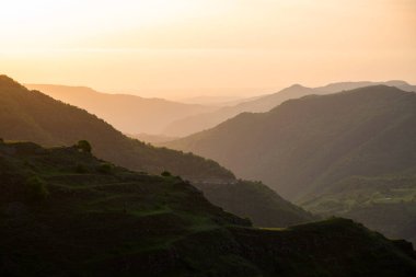 Mayıs 'ta Kafkasya Dağları' nda şafak vakti