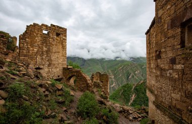 Gamsutl - Dağıstan 'da kasvetli bir akşamda hayalet