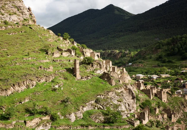 ダゲスタンのコーカサス山脈の8月の幽霊カヒブ — ストック写真