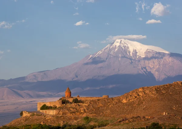 Khor Virap di latar belakang Ararat — Stok Foto