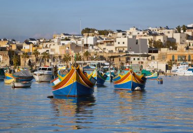 Renkli tekneler Malta