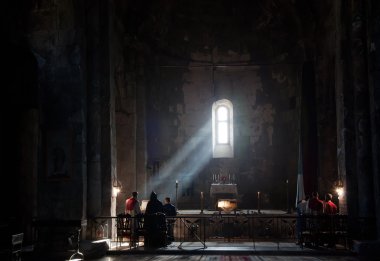 Sabah Servisi manastırda