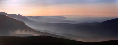 Dağlarda güzel hava perspektif