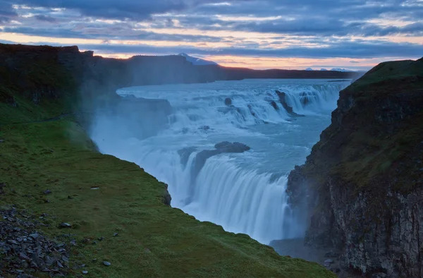 Cachoeira Islândia noite de verão — Fotografia de Stock