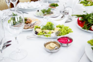 Güzel yemek Ziyafet tablo dekore edilmiş