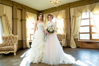 Güzel gelinler düğün makyaj ile