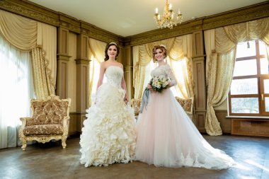 Güzel gelinler düğün makyaj ile