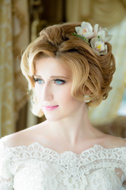 güzel sarışın gelin