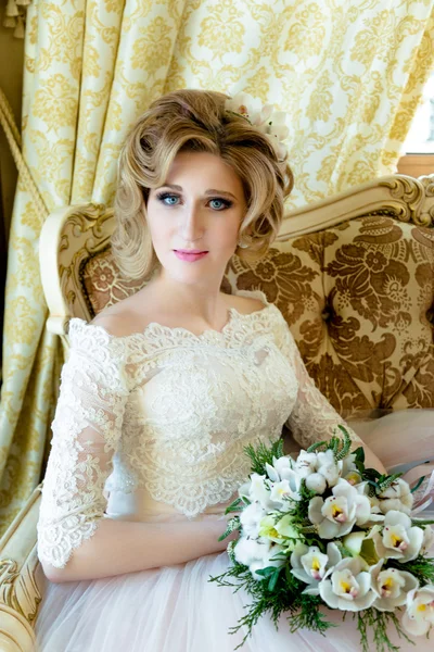 美しい金髪の花嫁 — ストック写真