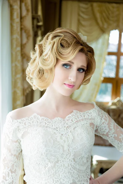 Beautiful blonde Bride — Stock Photo, Image